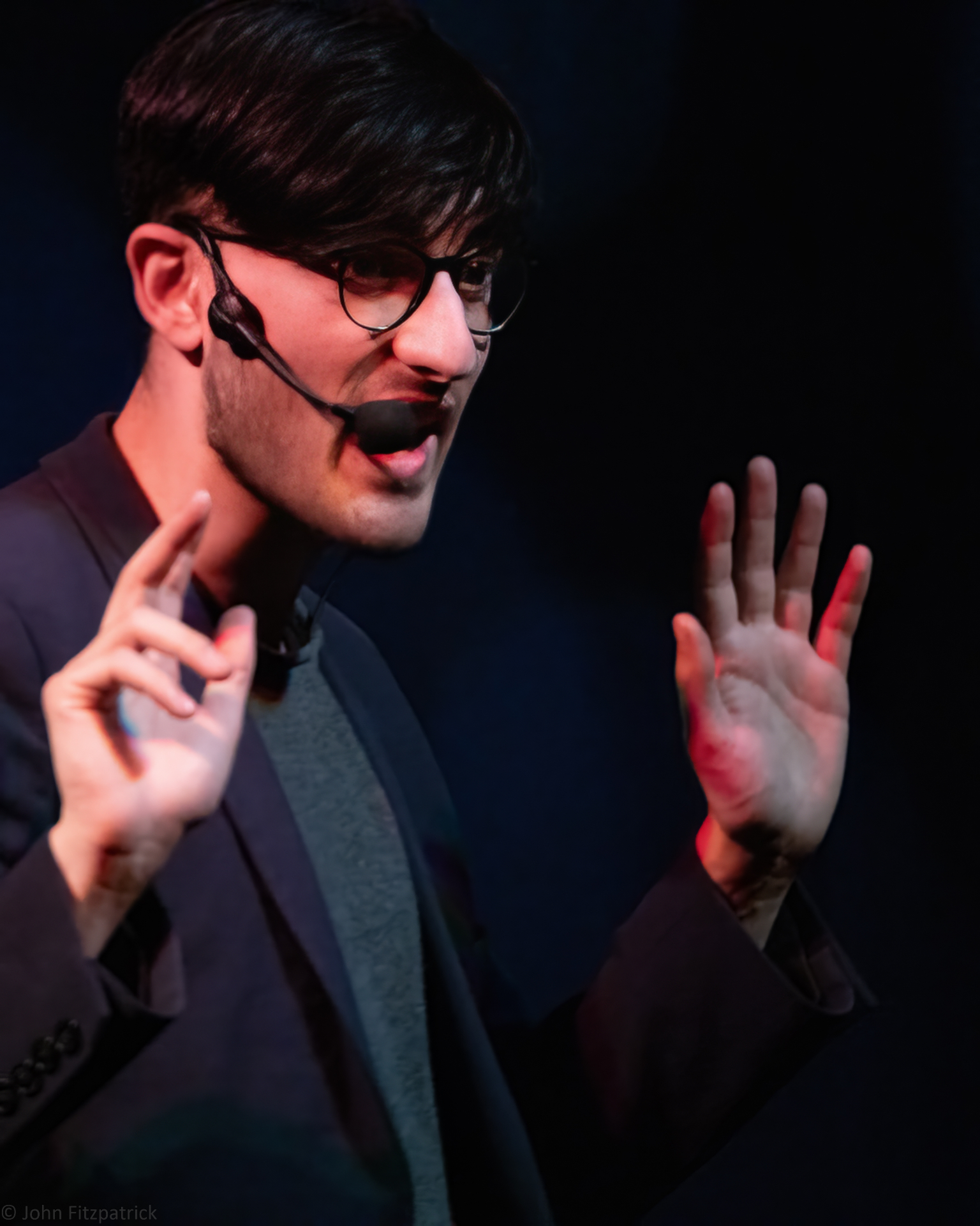 Daniel Sinclair performing live